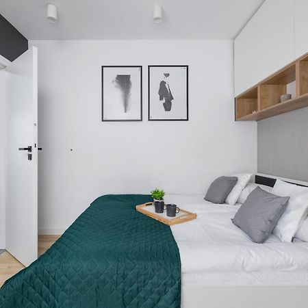 Elegant Apartment In Cracow With Balcony, Parking And Desk By Noclegi Renters Krasków Exterior foto