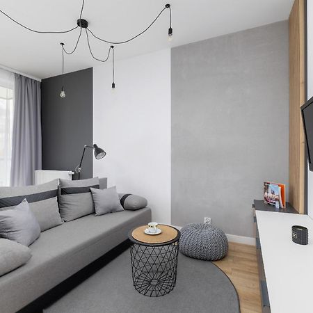 Elegant Apartment In Cracow With Balcony, Parking And Desk By Noclegi Renters Krasków Exterior foto